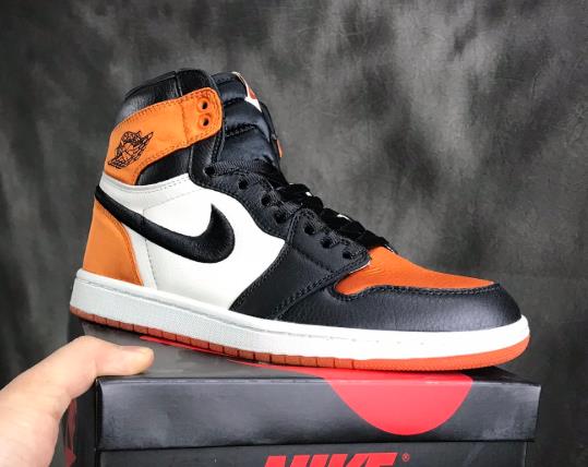 AJ 1 Satin Backboard 黑橙扣碎丝绸 运动鞋